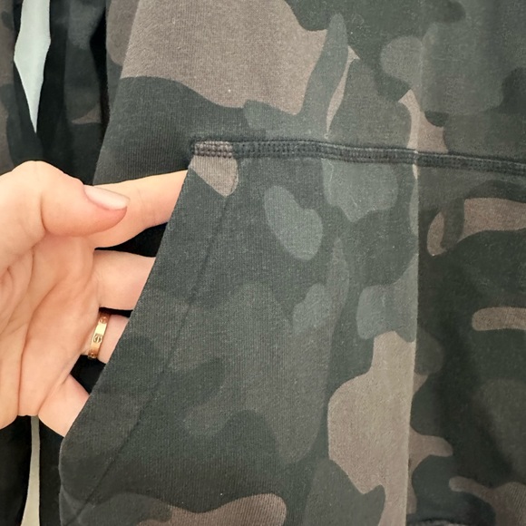 Divided by H&M Camouflage Print Sweatshirt - Picture 4 of 7